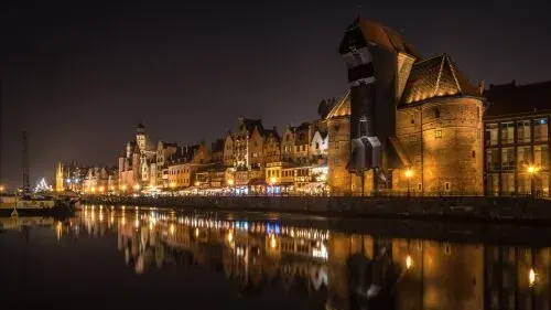 ville de Gdansk, Pologne, la nuit